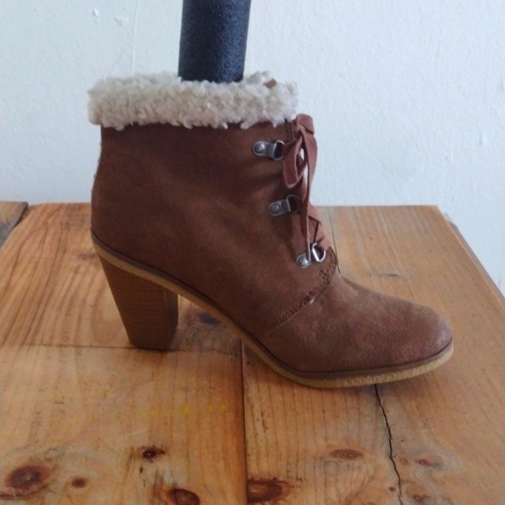 American Eagle Tan Leather Lace Up Sheepskin Lined Stacked Heel Ankle Boots 11